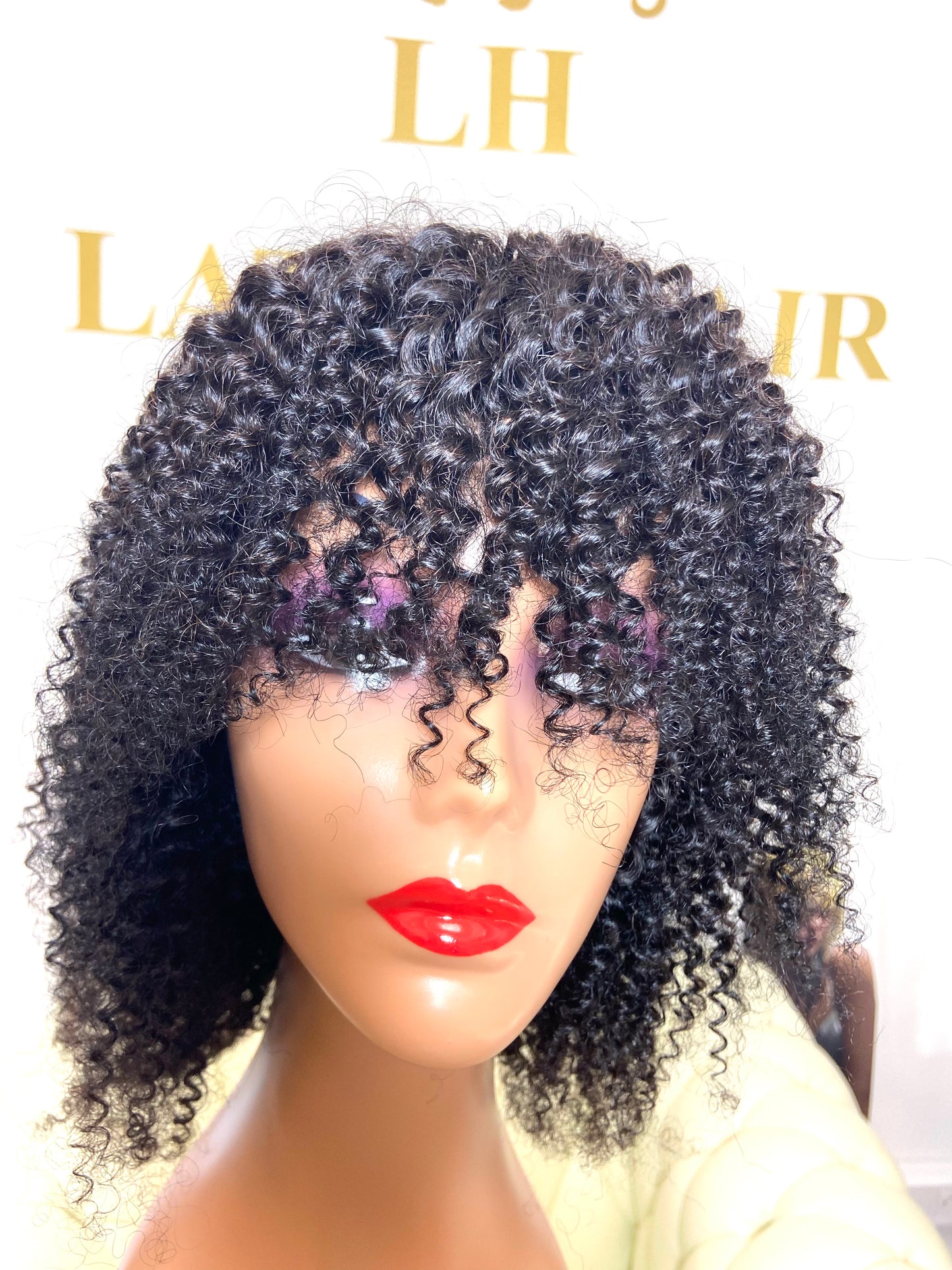 Perruque 100%cheveux bouclés virgin brésiliens Premium avec frange couleur #1B  12" bien épais