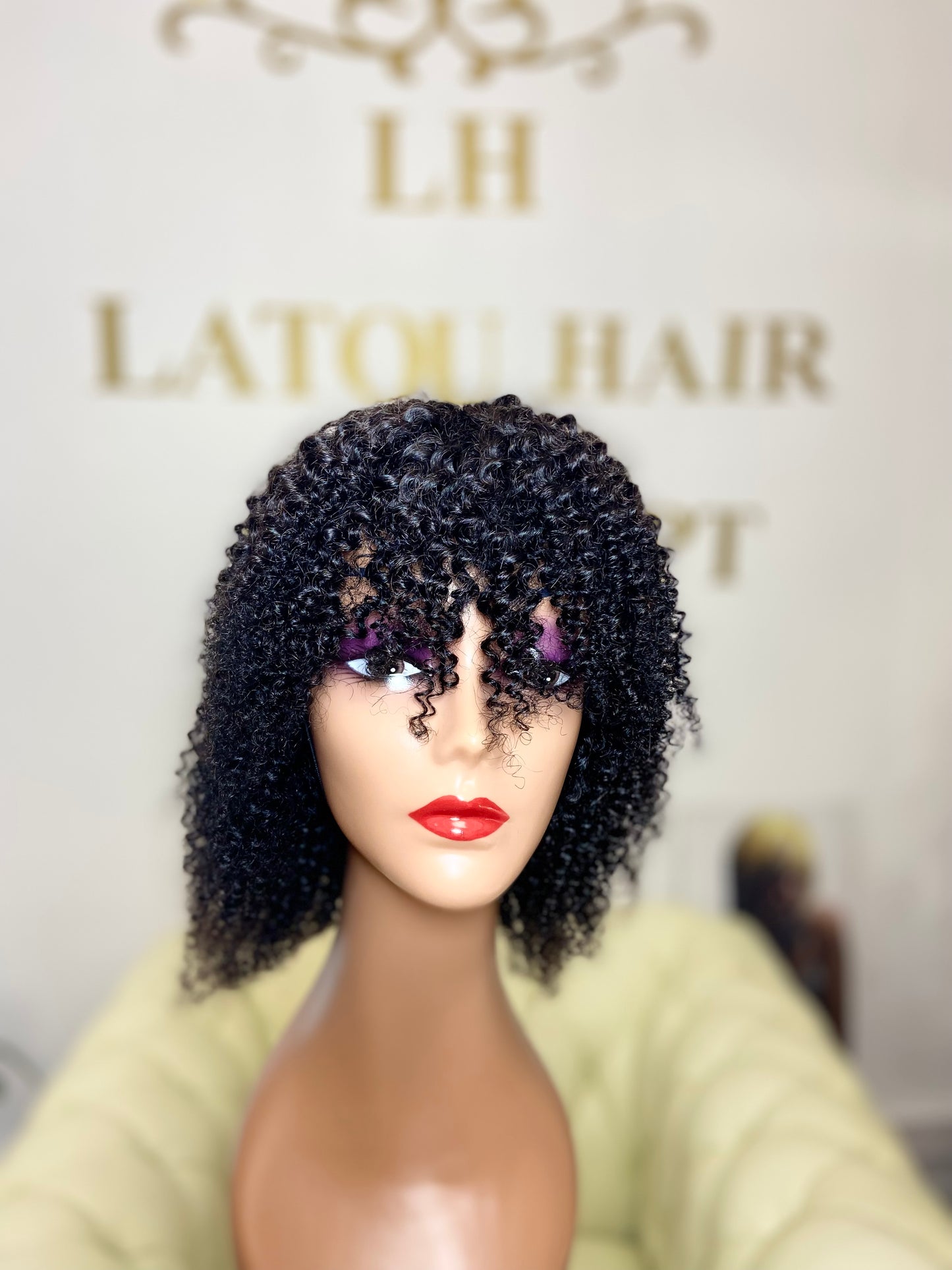 Perruque 100%cheveux bouclés virgin brésiliens Premium avec frange couleur #1B  12" bien épais