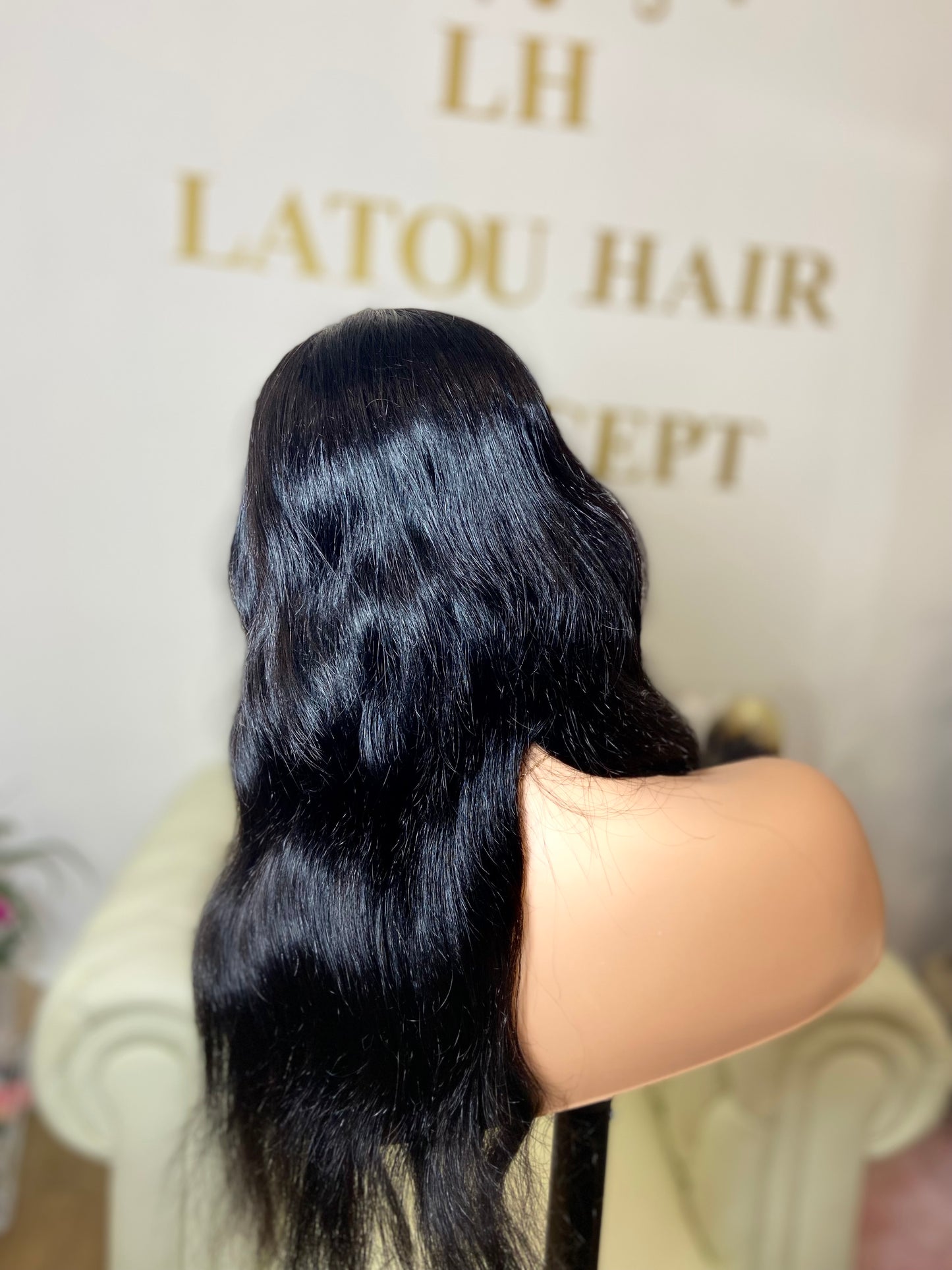 Perruque ondulée épais lace frontal 4x4 virgin cheveux brésiliens  10"(25cm) - 24"(60cm)